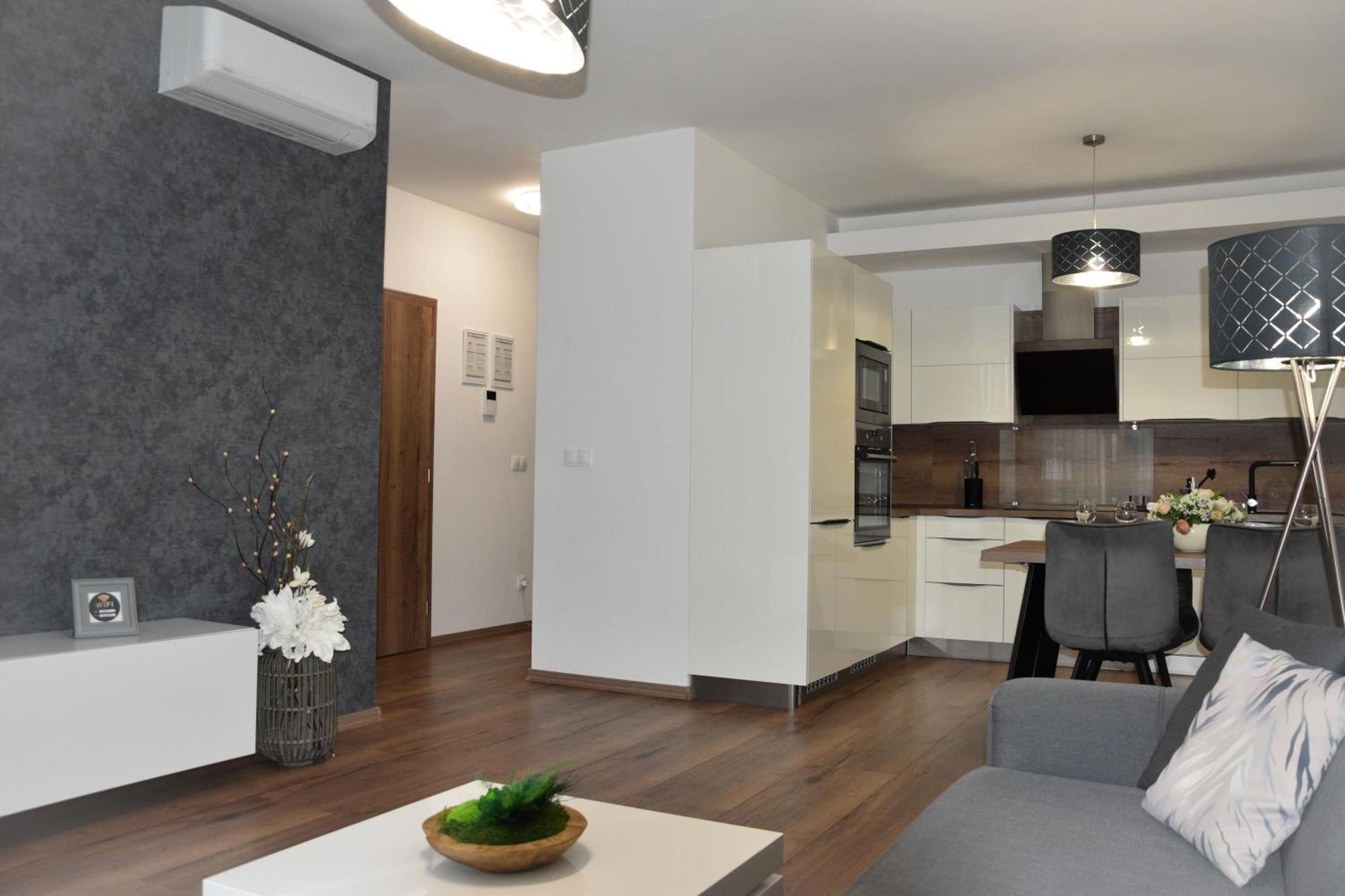Taban Halifax Apartment - City Center & Free Parking Nitra Luaran gambar